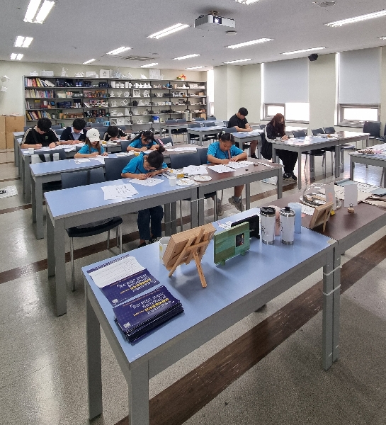 25 파주 진로교육박람회 - 문화예술창작과의 캘리그라피 체험부스 운영   대표이미지