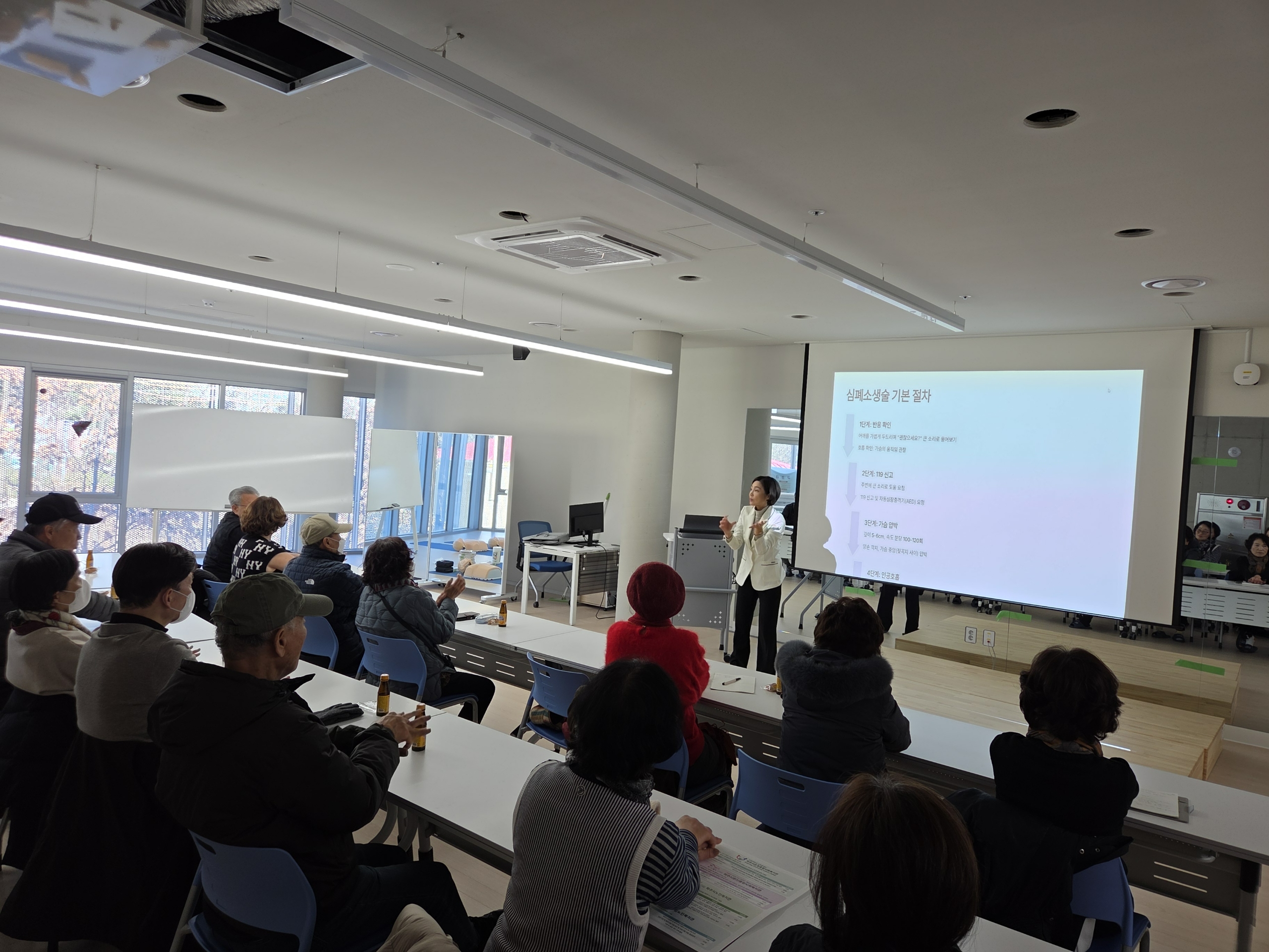 운정다누림노인복지관 심폐소생술 + 손씻기 교육 대표이미지