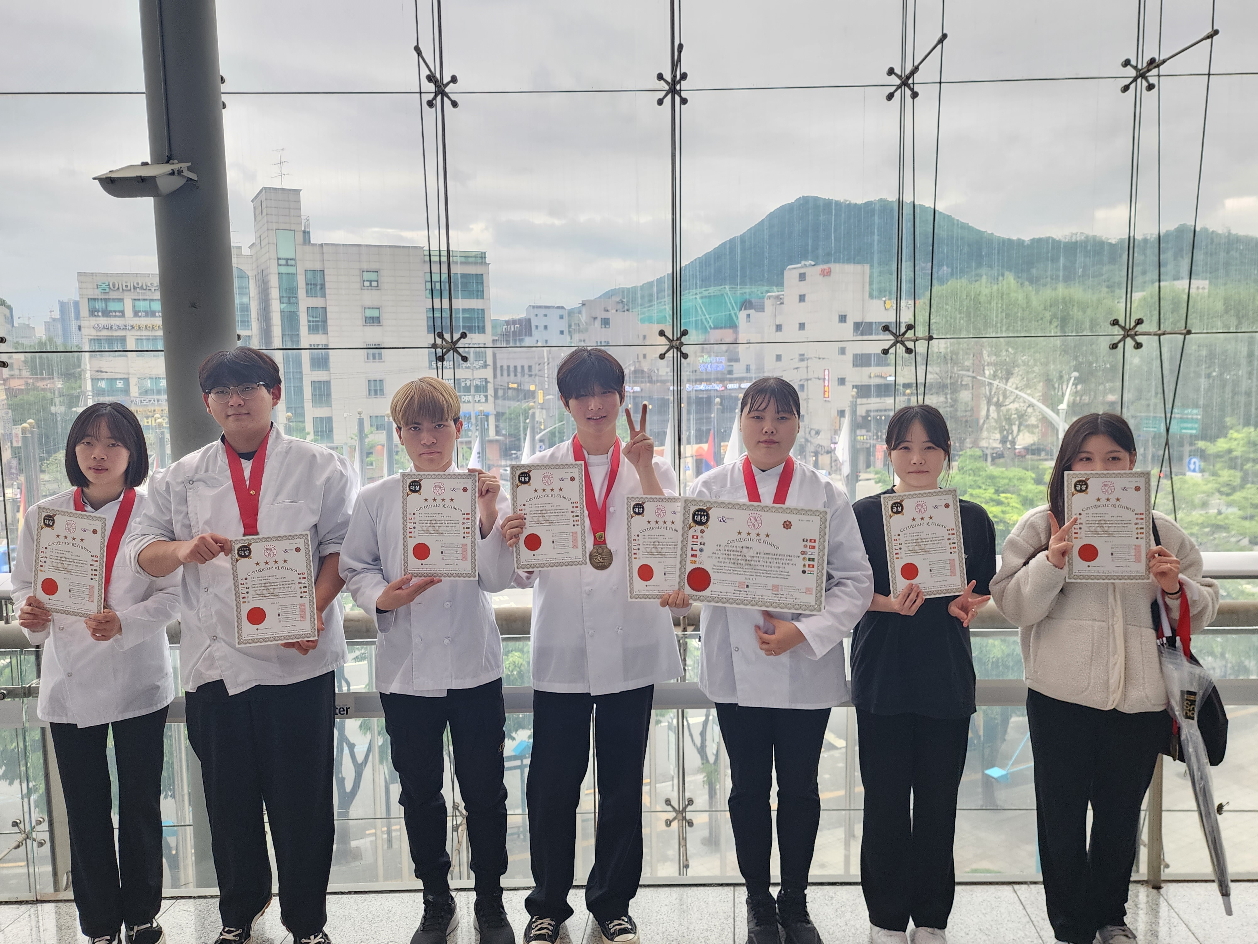 두원공과대학교 호텔조리제과제빵학부  “제20회 서울국제푸드앤테이블웨어박람회-서울 월드푸드올림픽”  경진대회 전원 수상 첨부 이미지