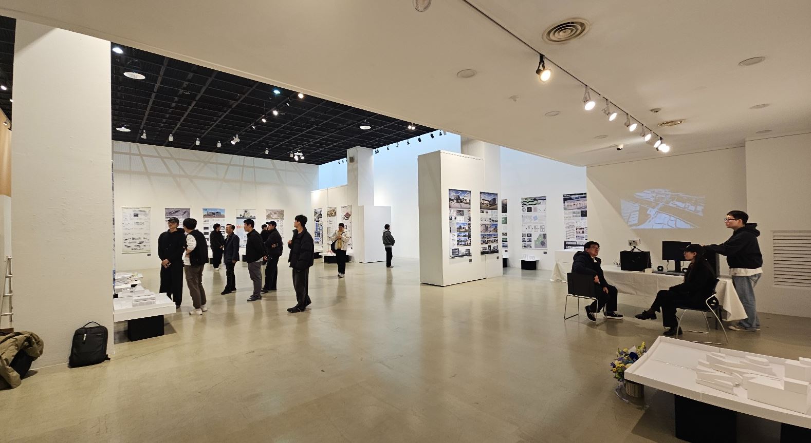 졸업작품 외부전시(어울림누리 미술관) 결과 대표이미지