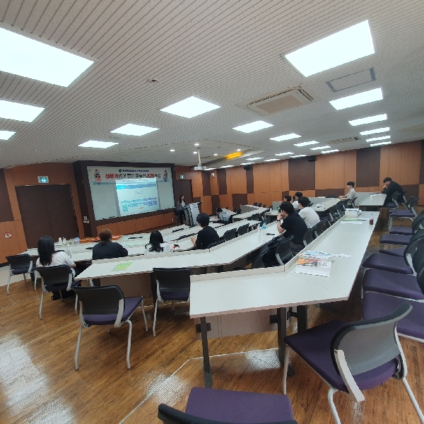 06월 10일날    전문가에 듣는 job특강   을 진행하였습니다~ 대표이미지